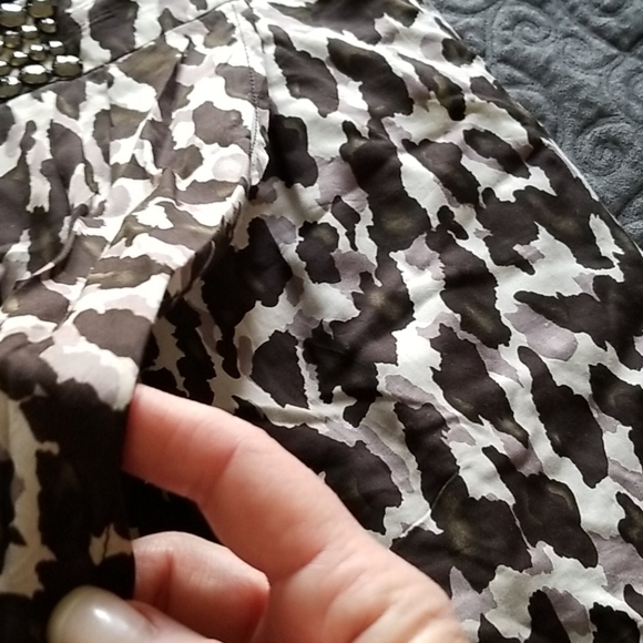 Leopard print short skirt. - Picture 2 of 5